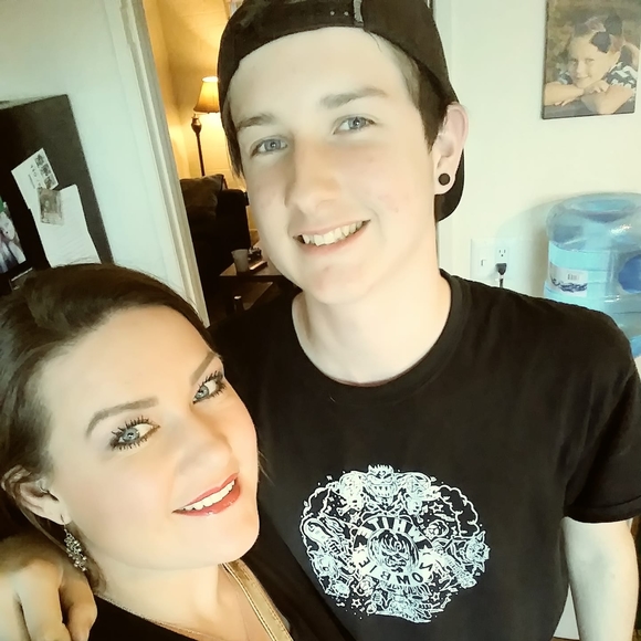 Meet your Posher, Cristina - Picture 1 of 1